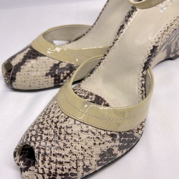 Franco Sarto NWOB Leather Snake Print peep toe, ankle strap wedge shoes 8.5M - Picture 8 of 8